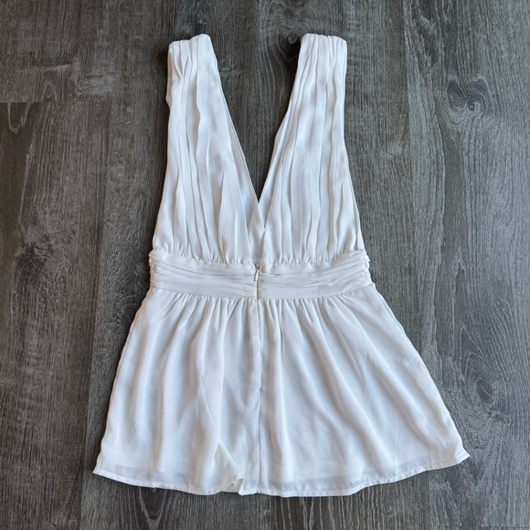 Lulu's Classic White Top - Picture 2 of 6